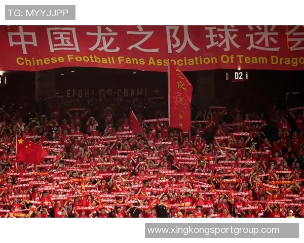 贝纳德斯基赛后向尤文球迷致敬球迷齐声高唱表达归属感