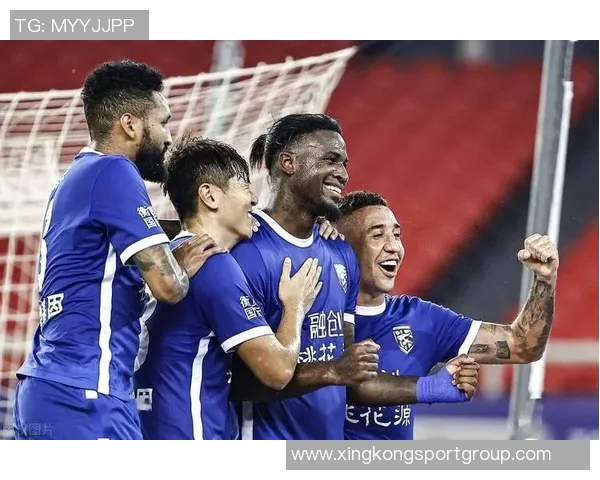 孙兴慜携快船定制球衣展现笑容梦幻联动引发球迷热议 孙兴慜携快船定制球衣展现笑容梦幻联动引发球迷热议